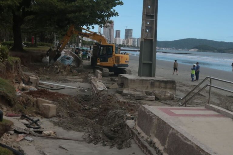 Santos Inicia Obras de Reconstrução de Calçadão Destruído por Forte Ressaca: Previsão de Conclusão em 2026